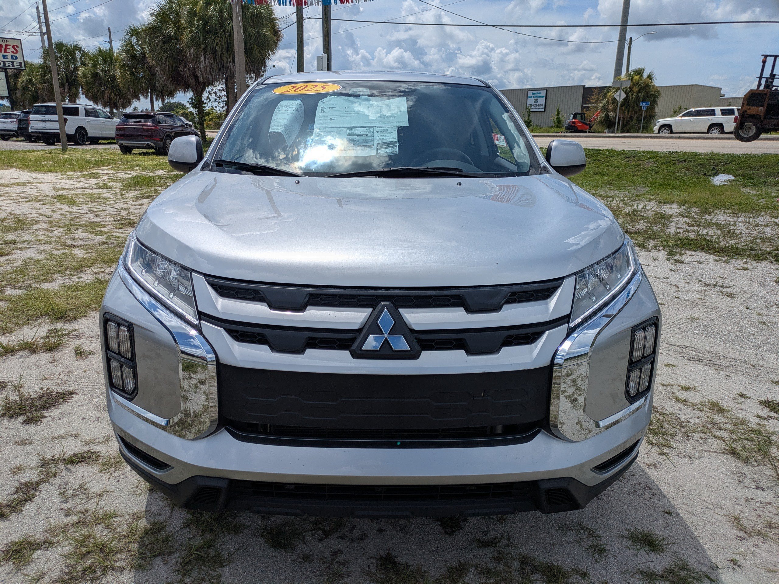 Used 2025 Silver Mitsubishi LE image 9