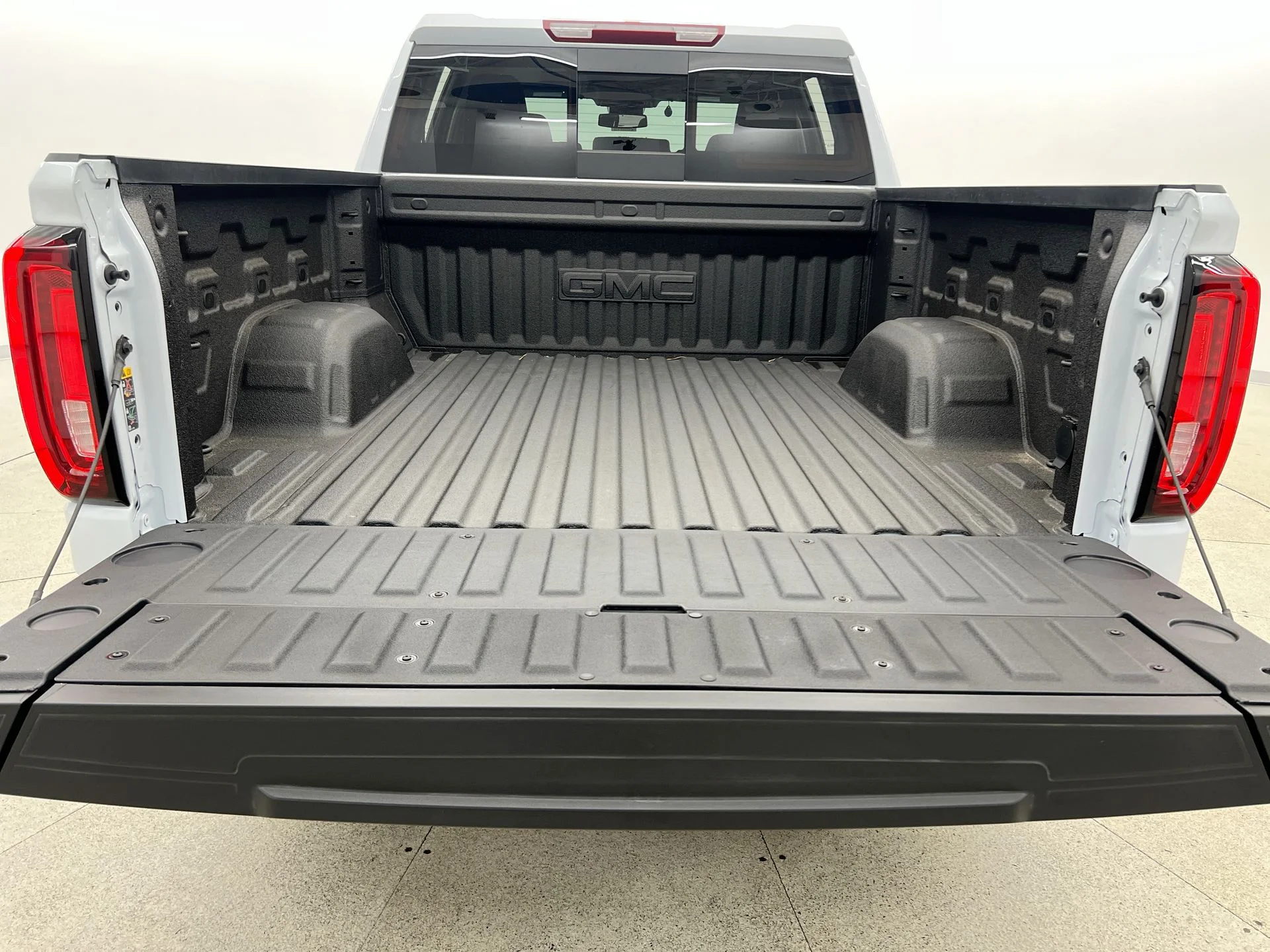 2026 GMC Sierra 1500 SLT - Photo 57
