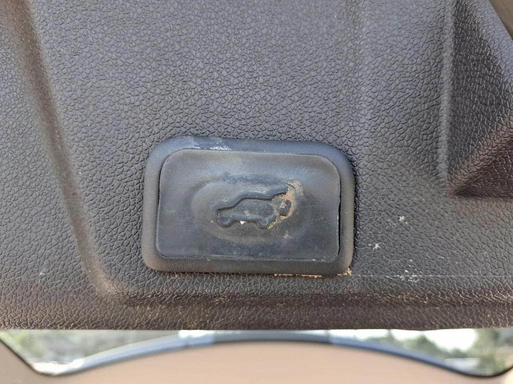 Used 2016 Silver Chevrolet 2LT image 15