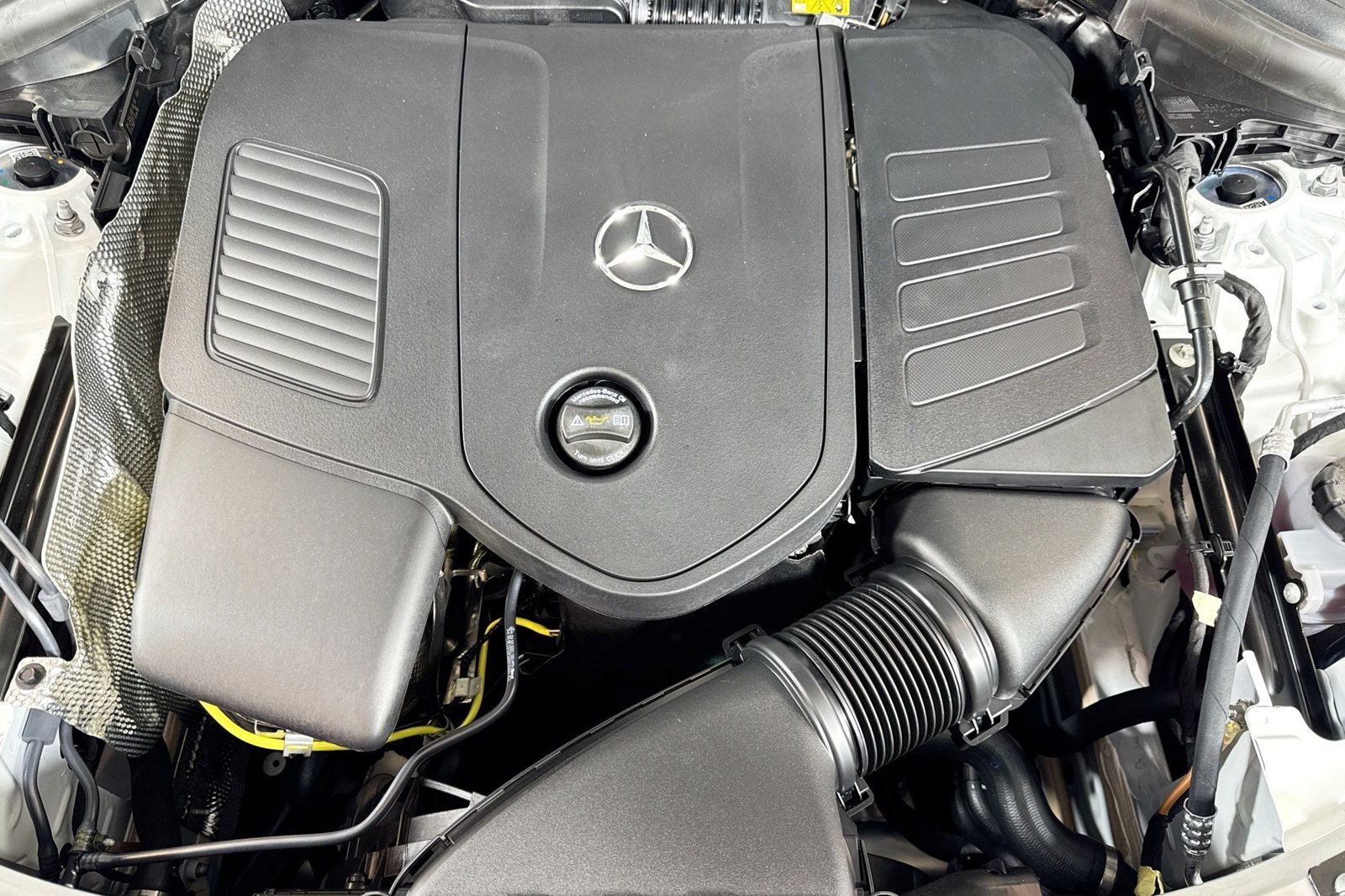 New 2026 Polar White Mercedes-Benz GLC 300 image 28