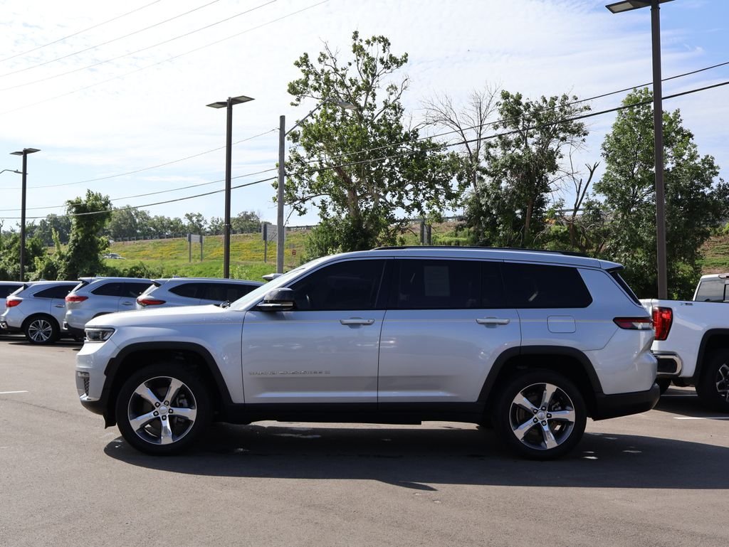 Used 2021 Silver Jeep Limited image 4