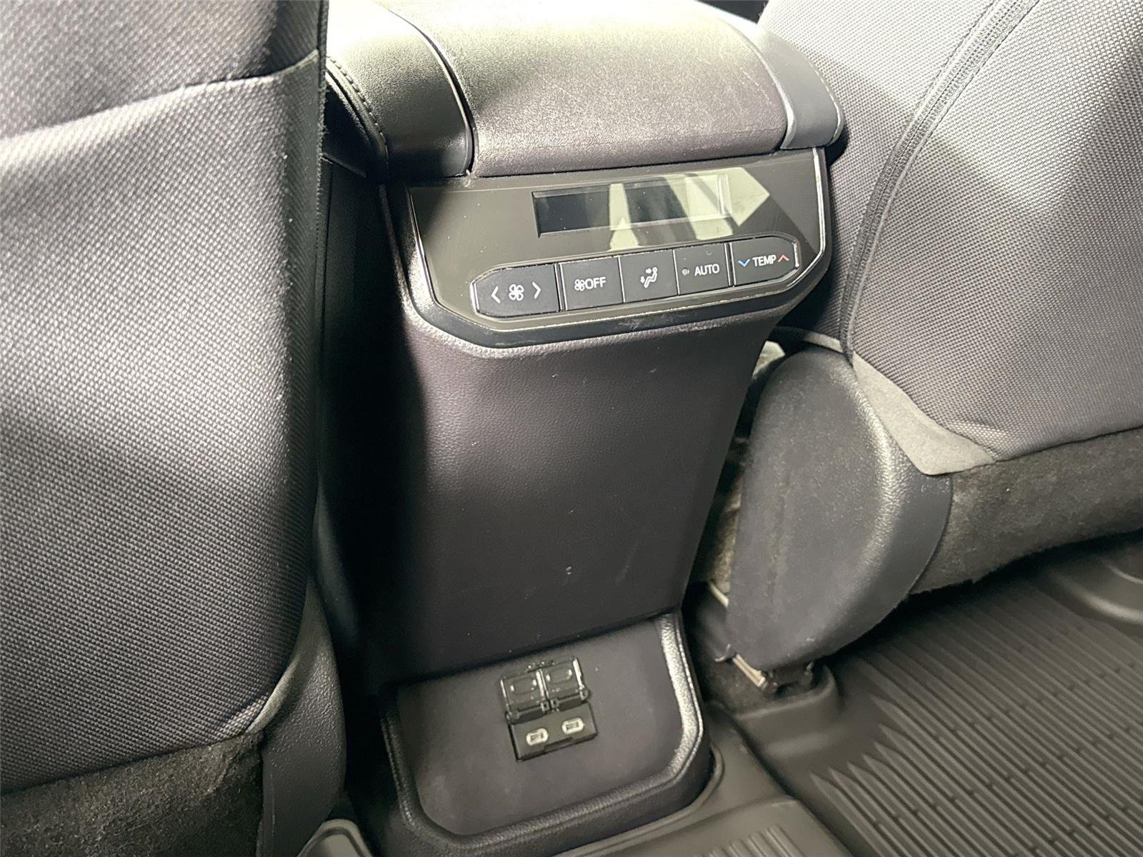2023 Toyota Highlander L - Photo 31