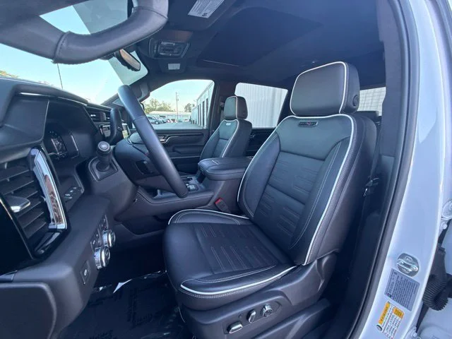 Used 2025 White GMC AT4X image 24