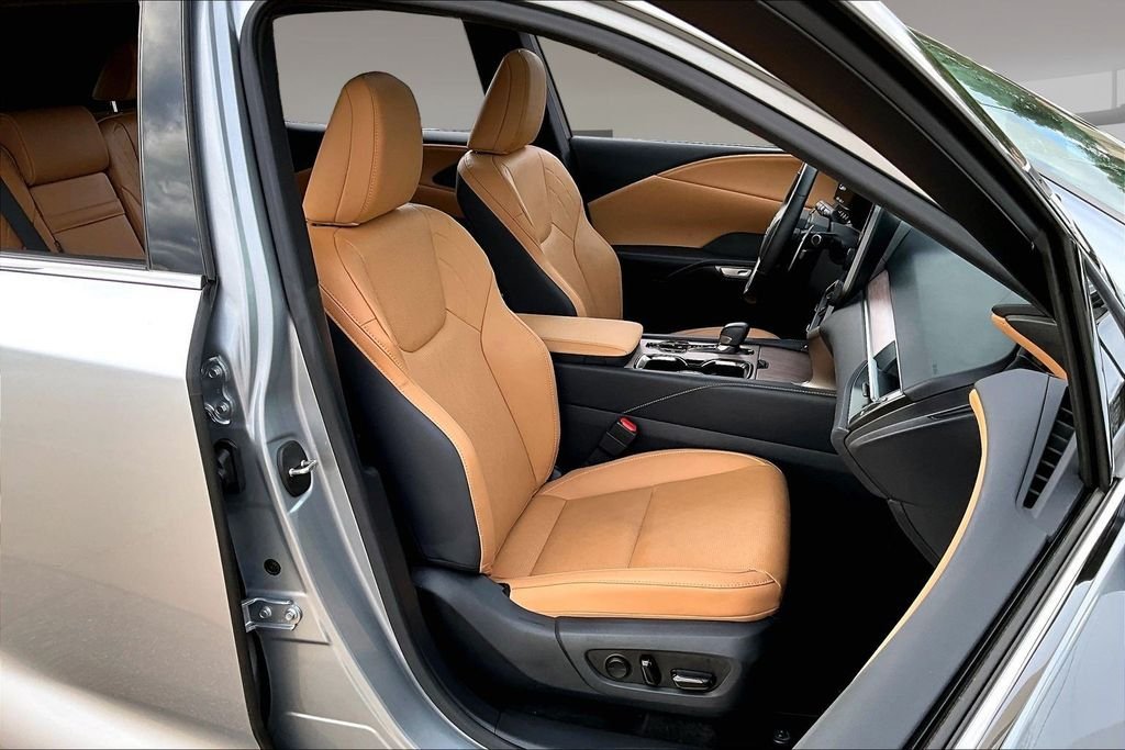 Used 2025 Silver Lexus 350 Premium Plus image 7