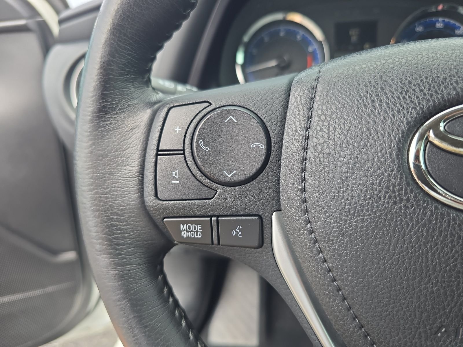 Used 2017 White Toyota SE image 21