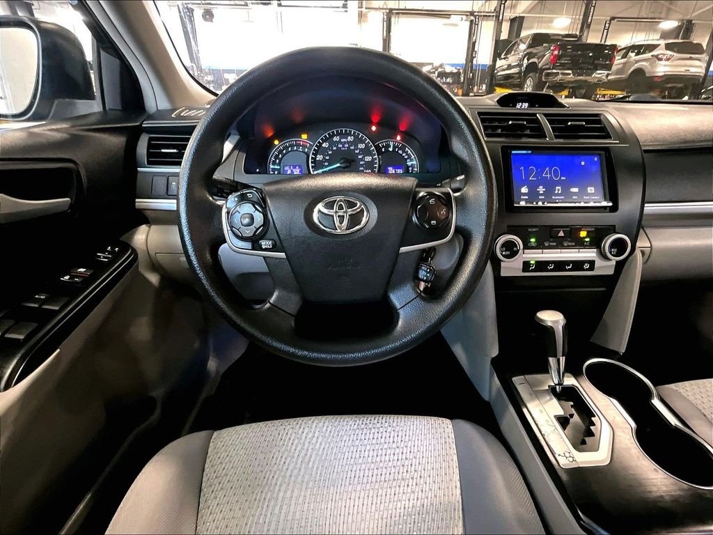 Used 2014 Gray Toyota LE image 17