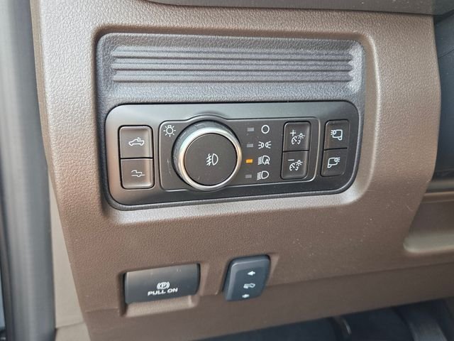 New 2026 Glacier Gray Metallic Tri-Coat Ford King Ranch image 28