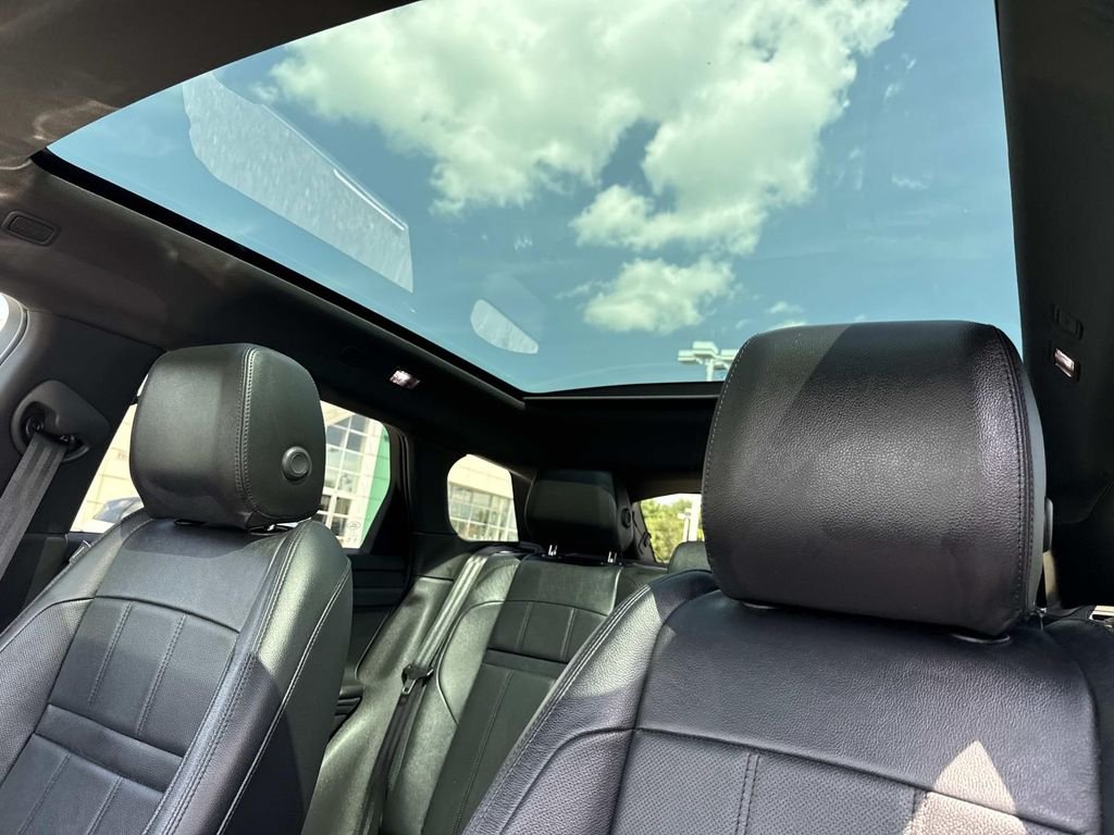 Used 2023 White Land Rover Dynamic image 23