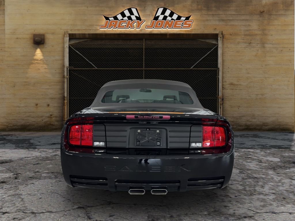 Used 2006 Black Clearcoat Ford GT Premium image 8