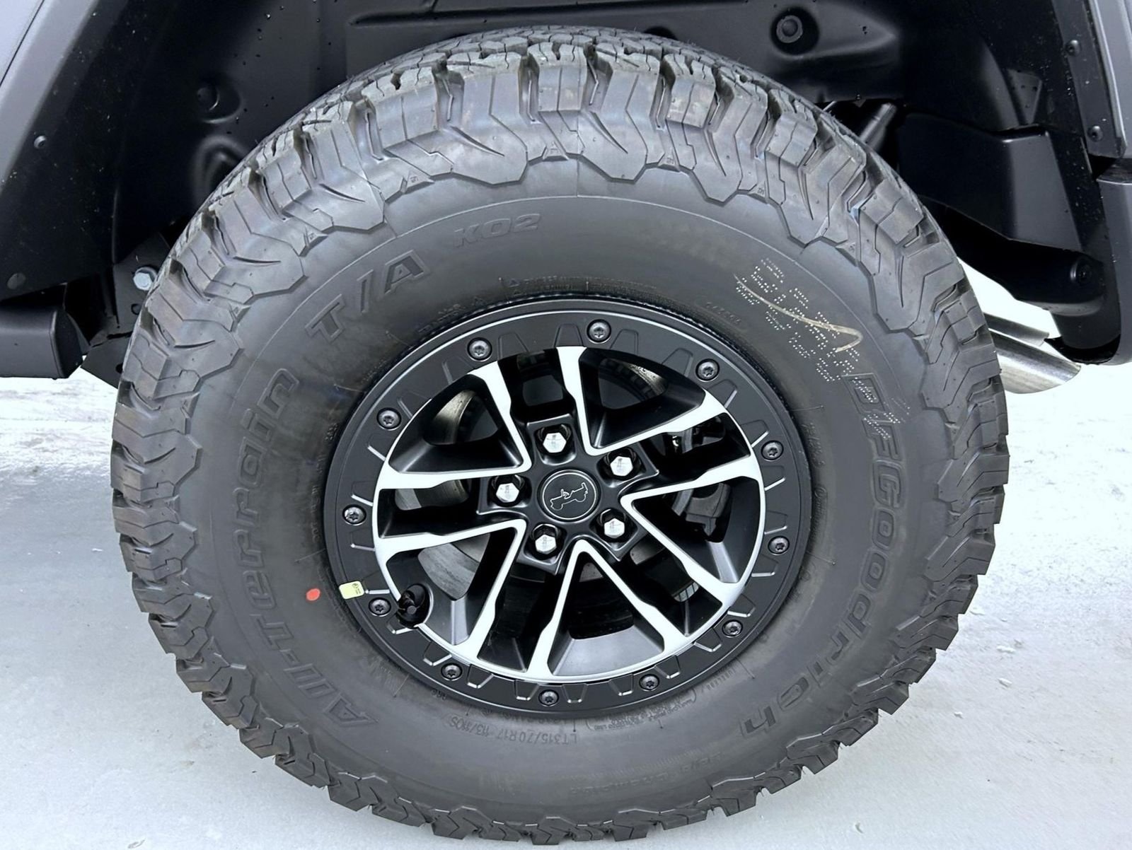 New 2026 Black Clear-Coat Exterior Paint Jeep Moab 392 image 23