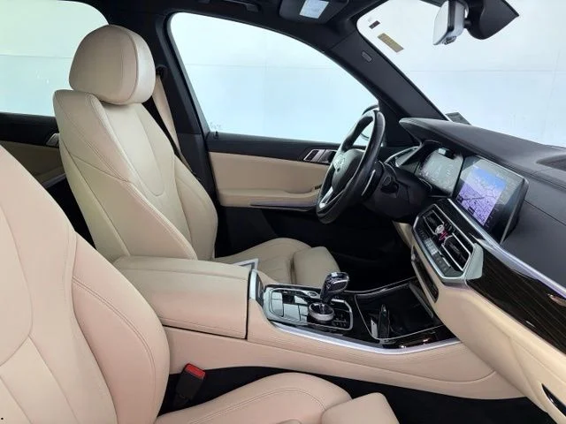 Used 2020 Black BMW sDrive40i image 35