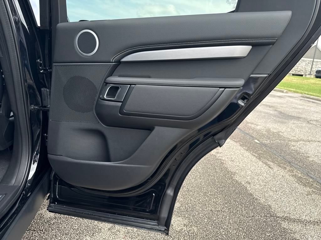 Used 2025 Black Land Rover Dynamic SE image 19