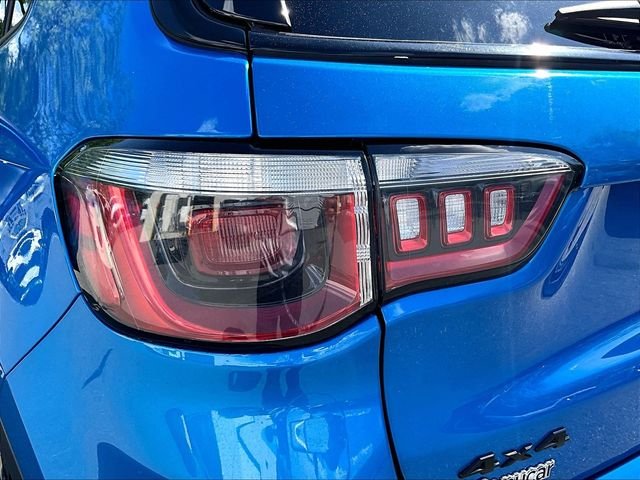 Used 2018 Blue Jeep Altitude image 31