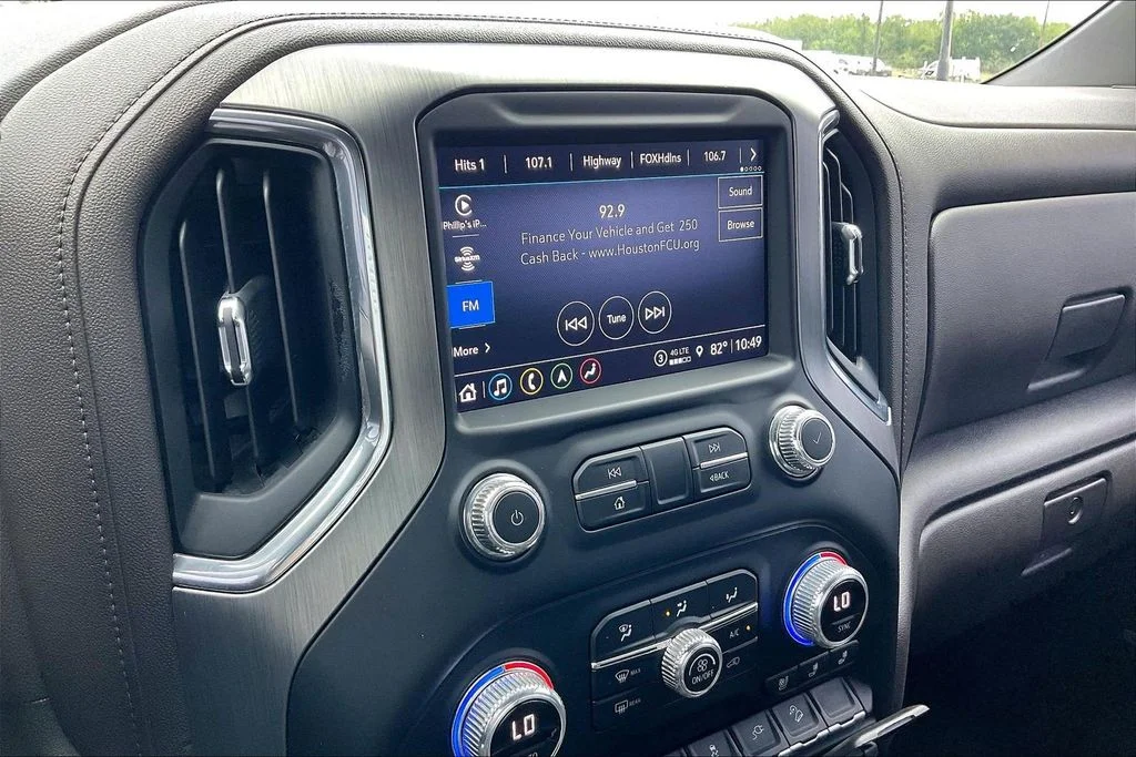 Used 2022 White GMC Denali image 24