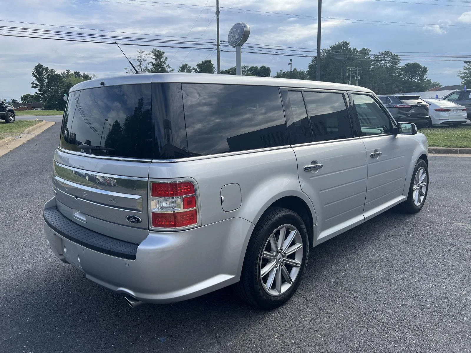 Used 2019 Ingot Silver Ford Limited image 4