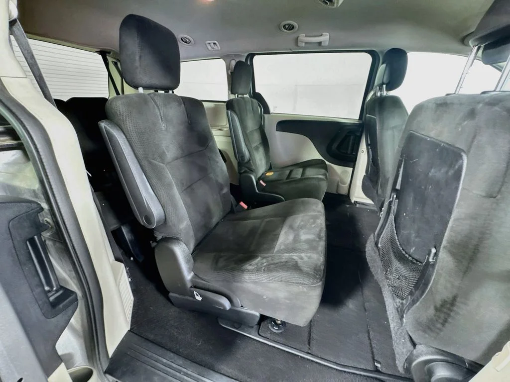 Used 2015 Silver Dodge SXT image 31