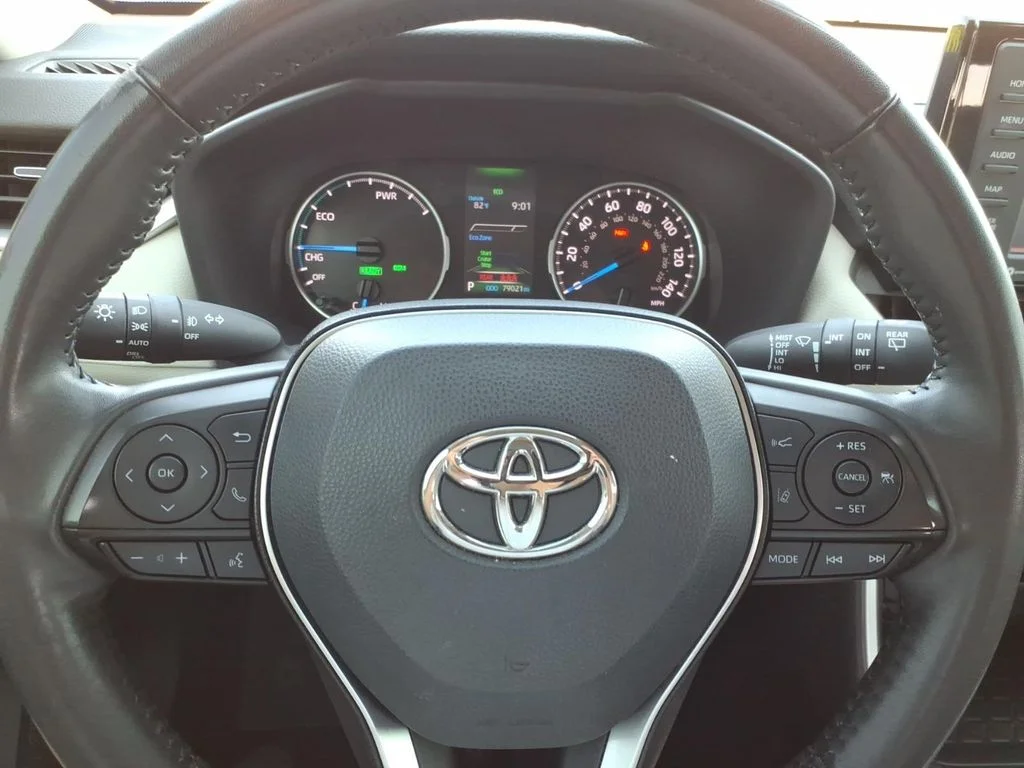 Used 2022 Lunar Toyota XLE Premium image 10