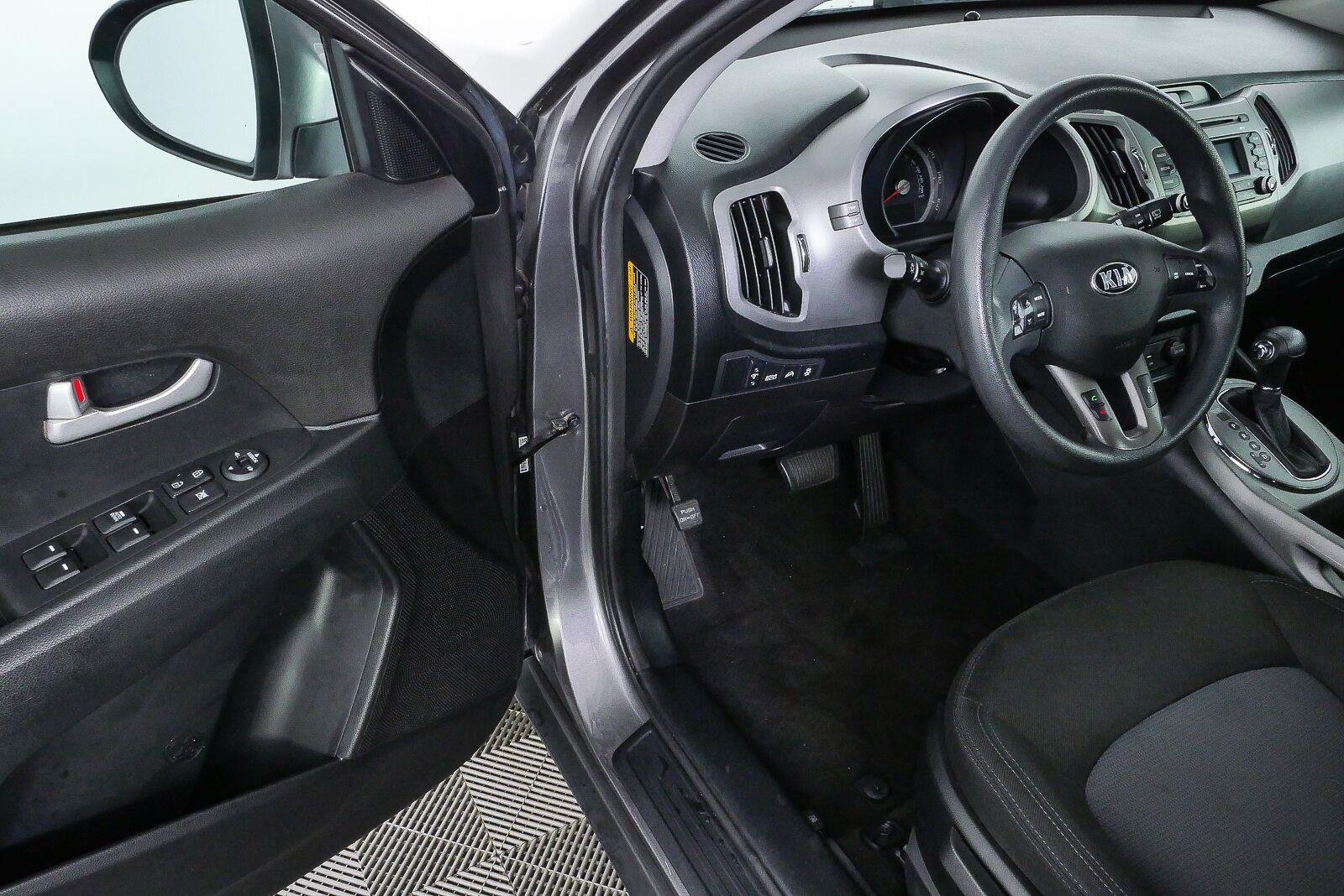 Used 2016 Mineral Silver Kia LX image 15
