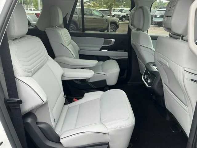 New 2026 Star White Metallic Tri-Coat Ford MAX Platinum® image 33