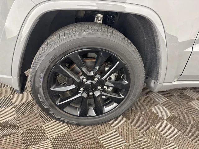 Used 2020 Gray Jeep Altitude image 32