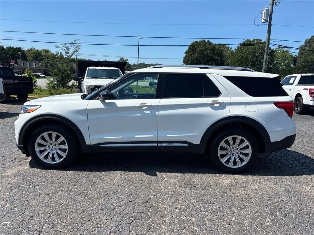 Certified Used 2023 Star White Ford Limited image 4