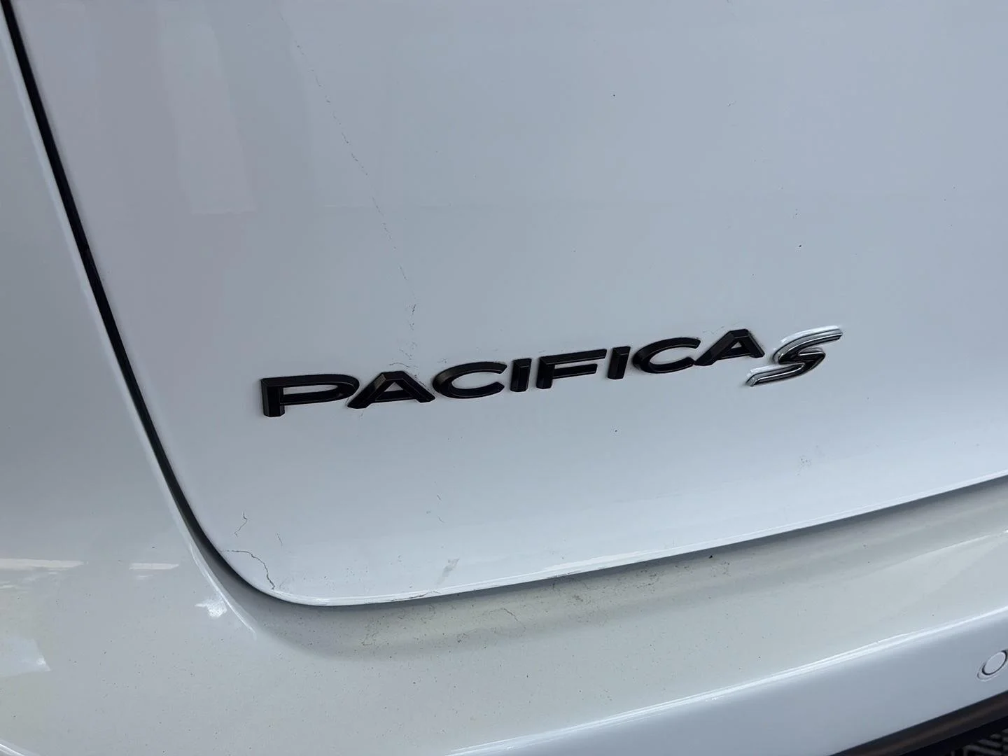 Used 2022 Bright White Clearcoat Chrysler Hybrid Limited image 8