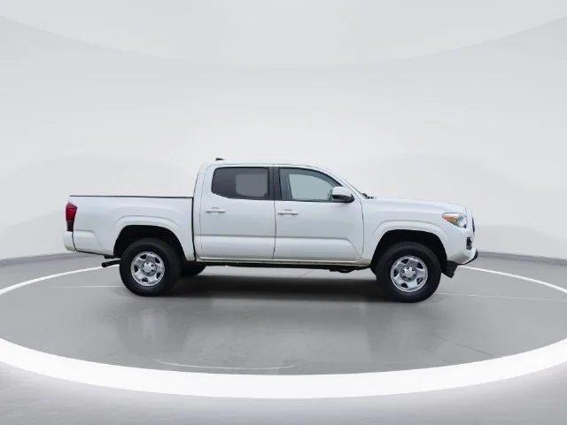 Used 2022 White Toyota SR image 9
