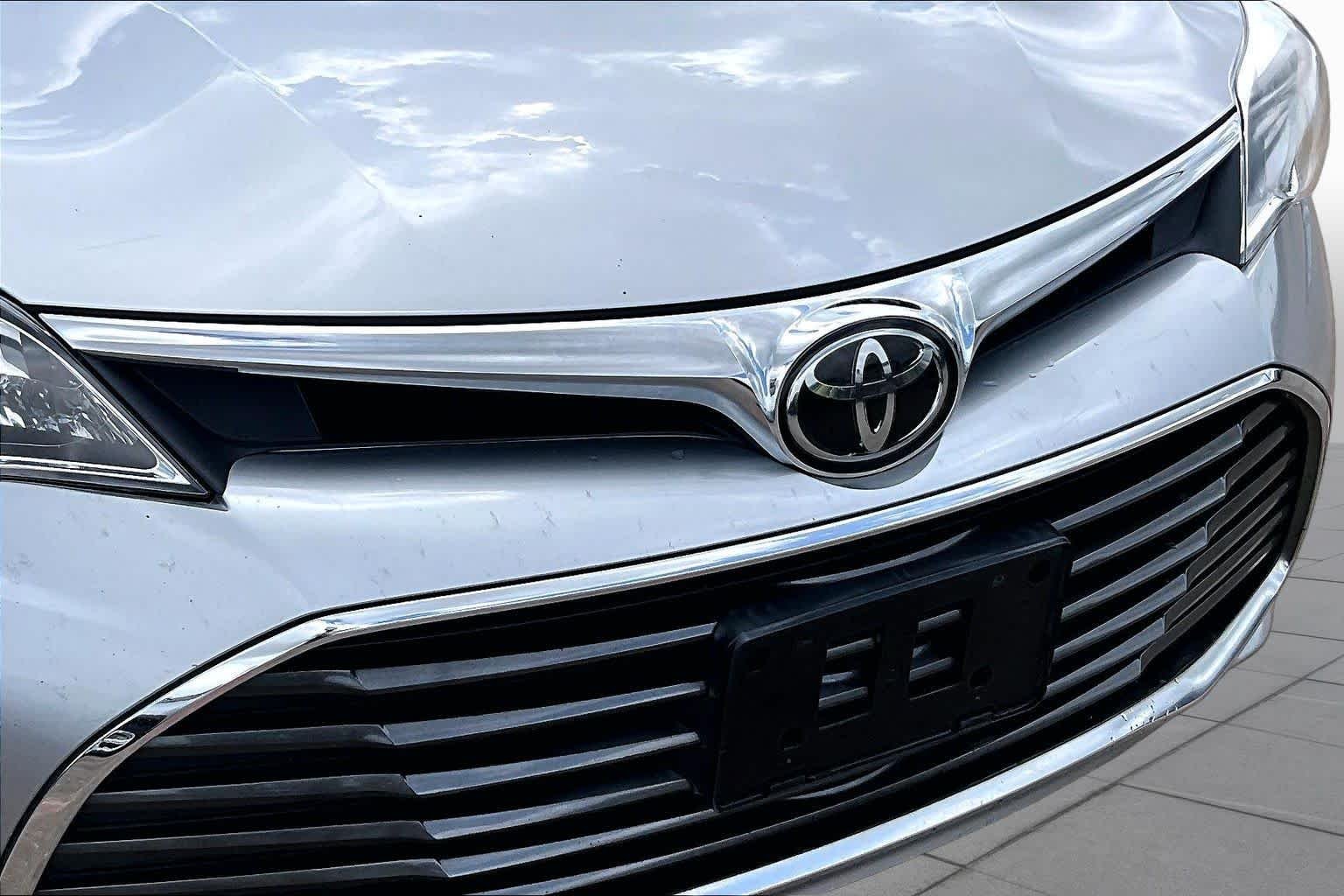 Used 2017 Celestial Silver Metallic Toyota Limited image 30