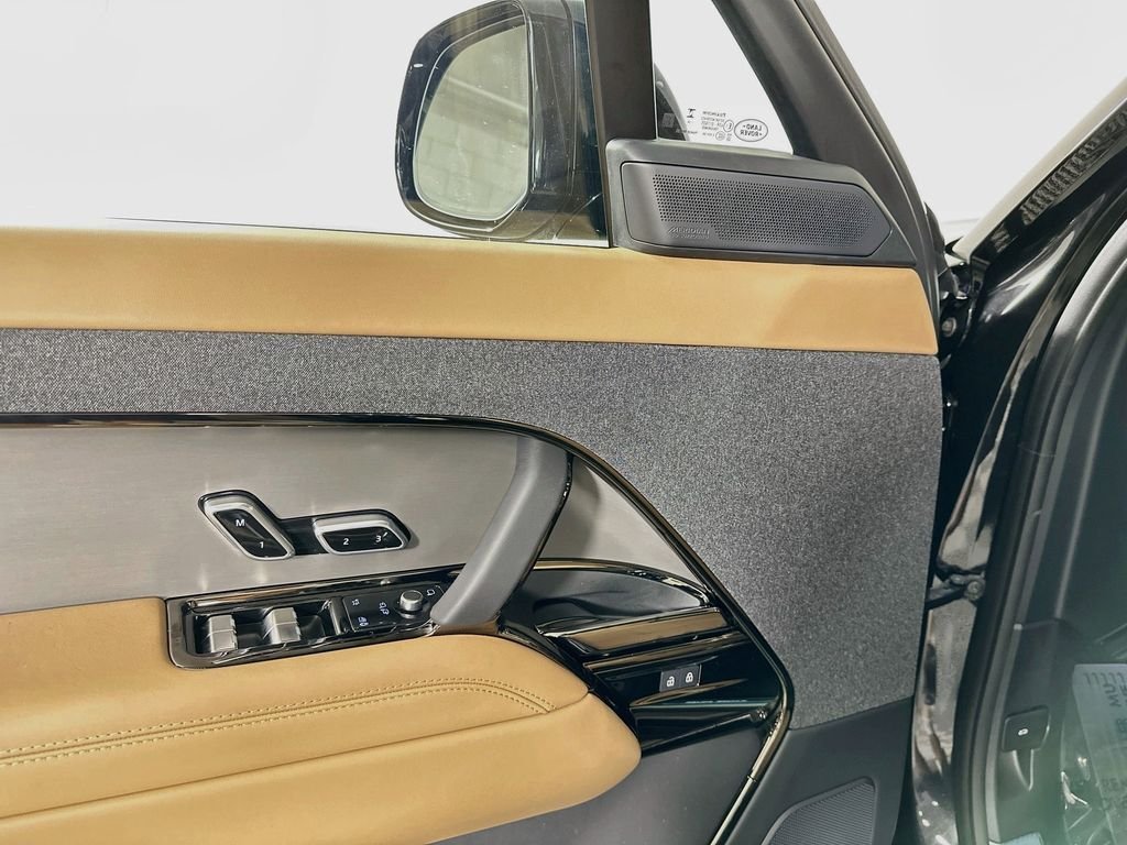 New 2027 Santorini Black LAND ROVER  image 23