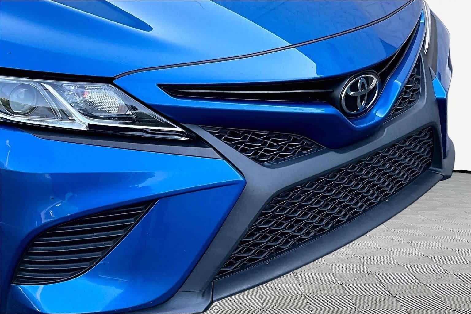 Used 2018 Blue Streak Metallic Toyota SE image 30