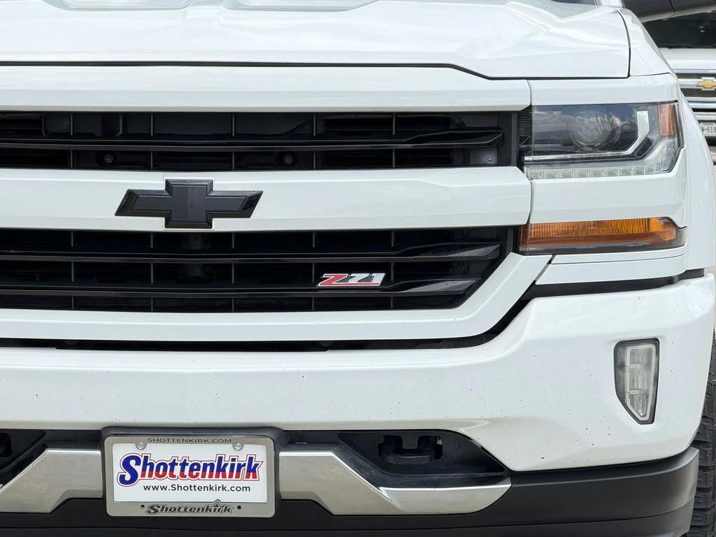 Used 2017 White Chevrolet LT image 13
