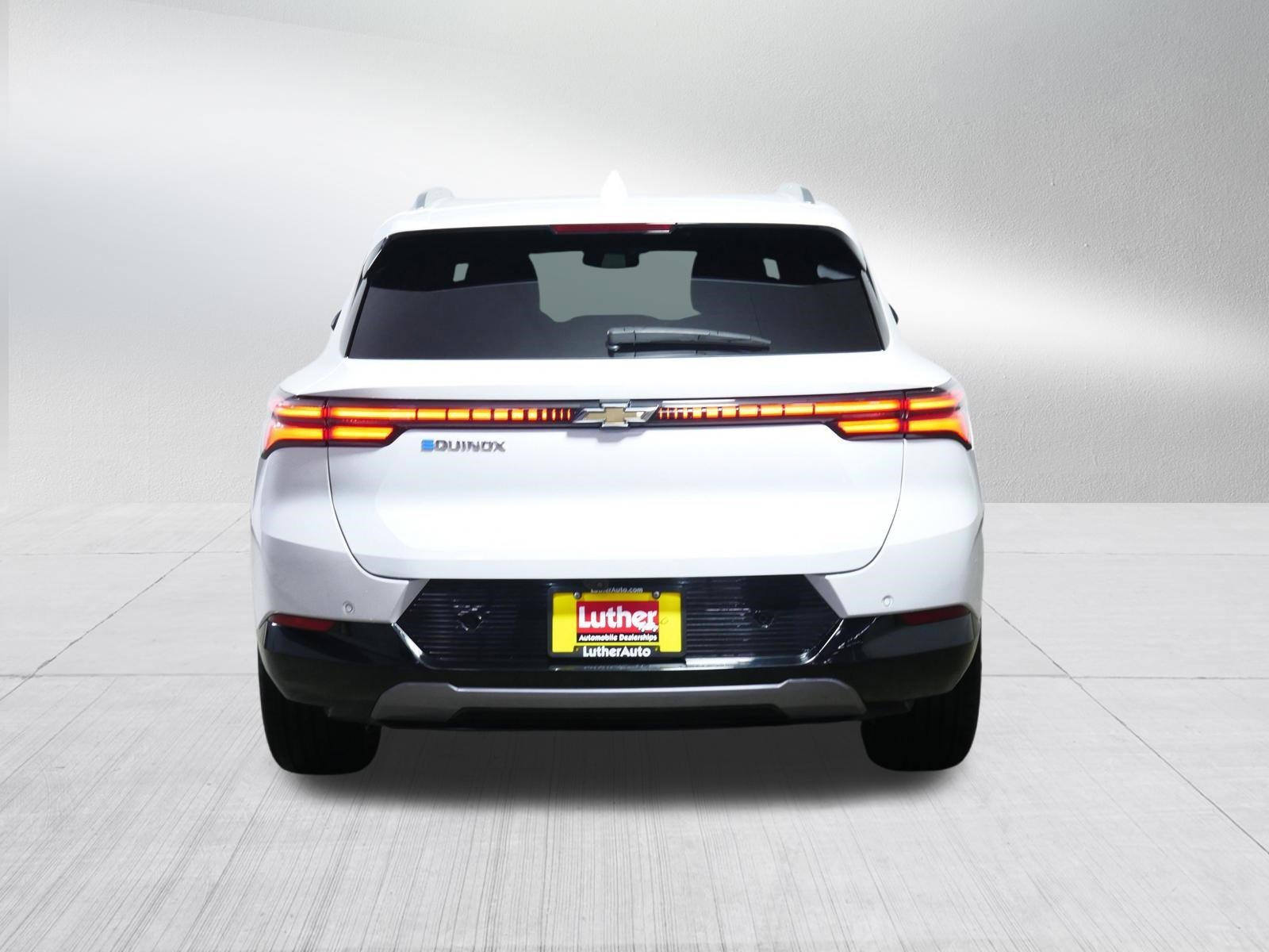 Used 2024 Summit White Chevrolet 2LT image 6