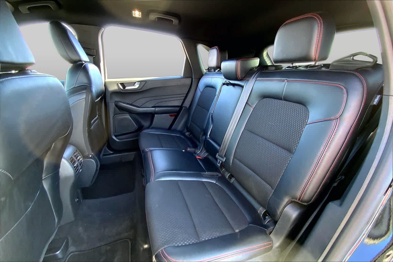 Used 2025 Agate Black Metallic Ford ST-Line image 21