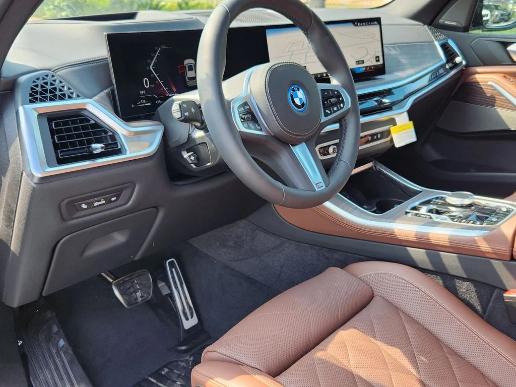 New 2026 Alpine White BMW xDrive50e image 9