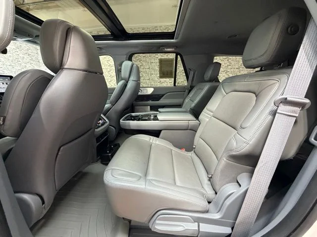 Used 2020 White Lincoln Reserve image 13