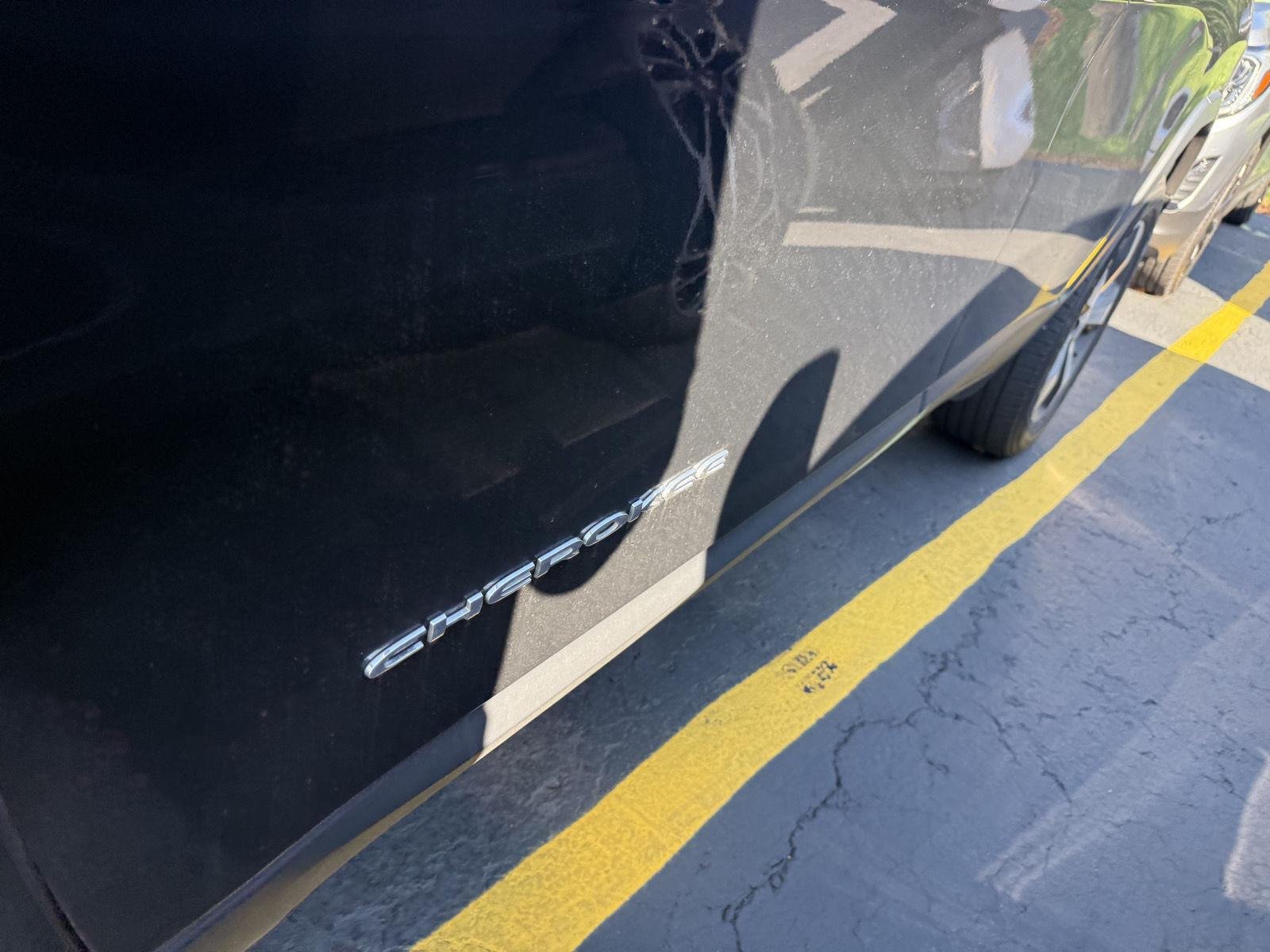 Used 2019 Diamond Black Crystal Pearlcoat Jeep Limited image 5