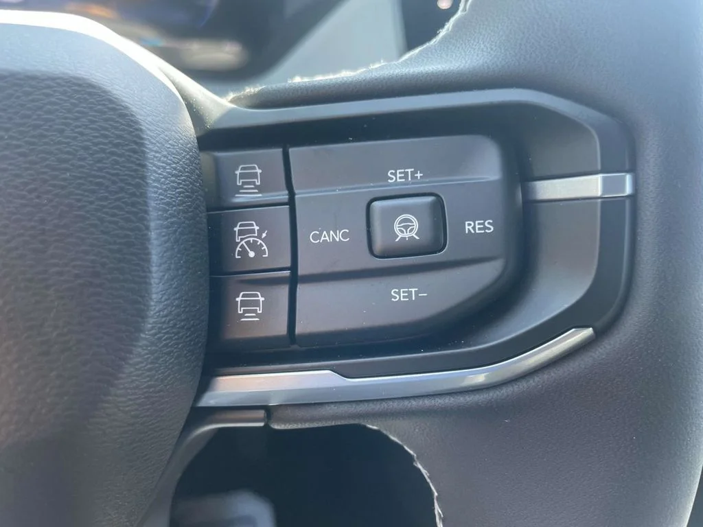 New 2026 Hydro Blue Pearlcoat Jeep Laredo image 32