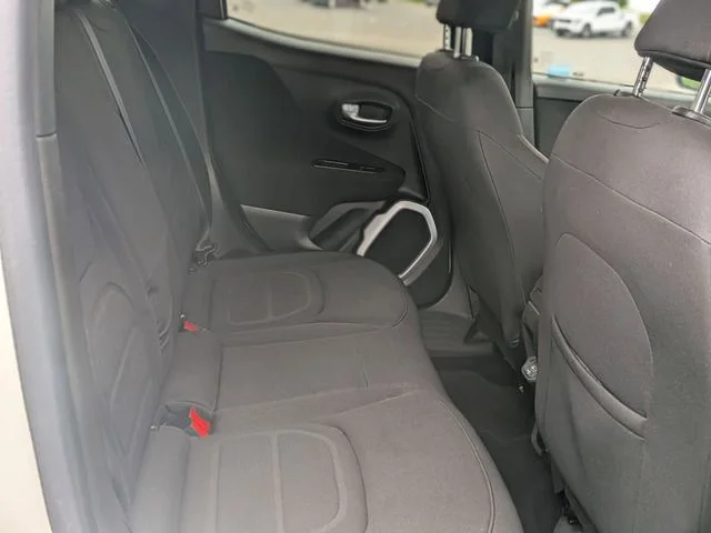 Used 2019 White Jeep Latitude image 33