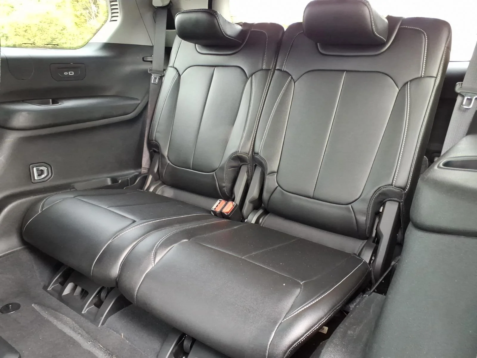 Used 2023 Midnight Sky Jeep Limited image 19
