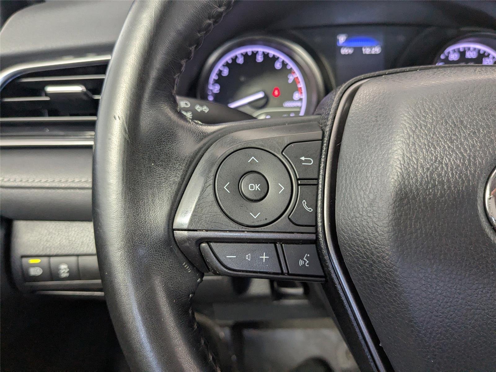 2022 Toyota Camry SE - Photo 12