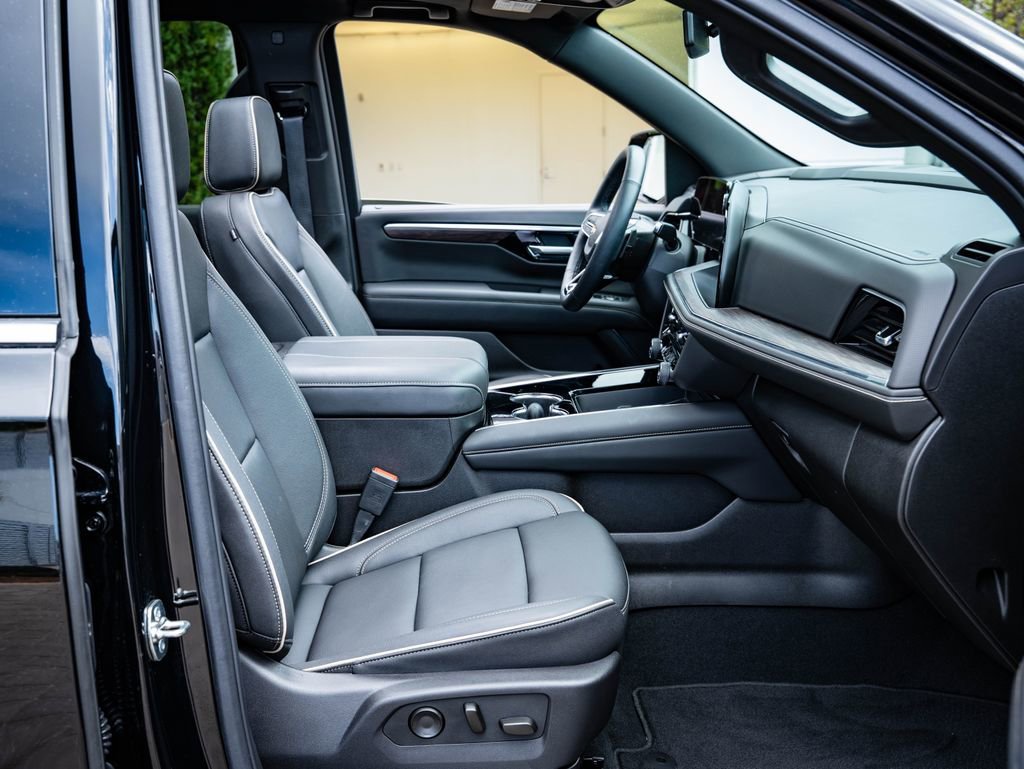 Used 2025 Black Chevrolet Premier image 26