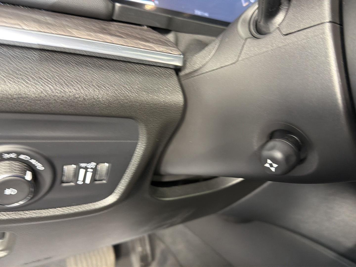 Used 2025 Silver Zynith Jeep Overland image 29