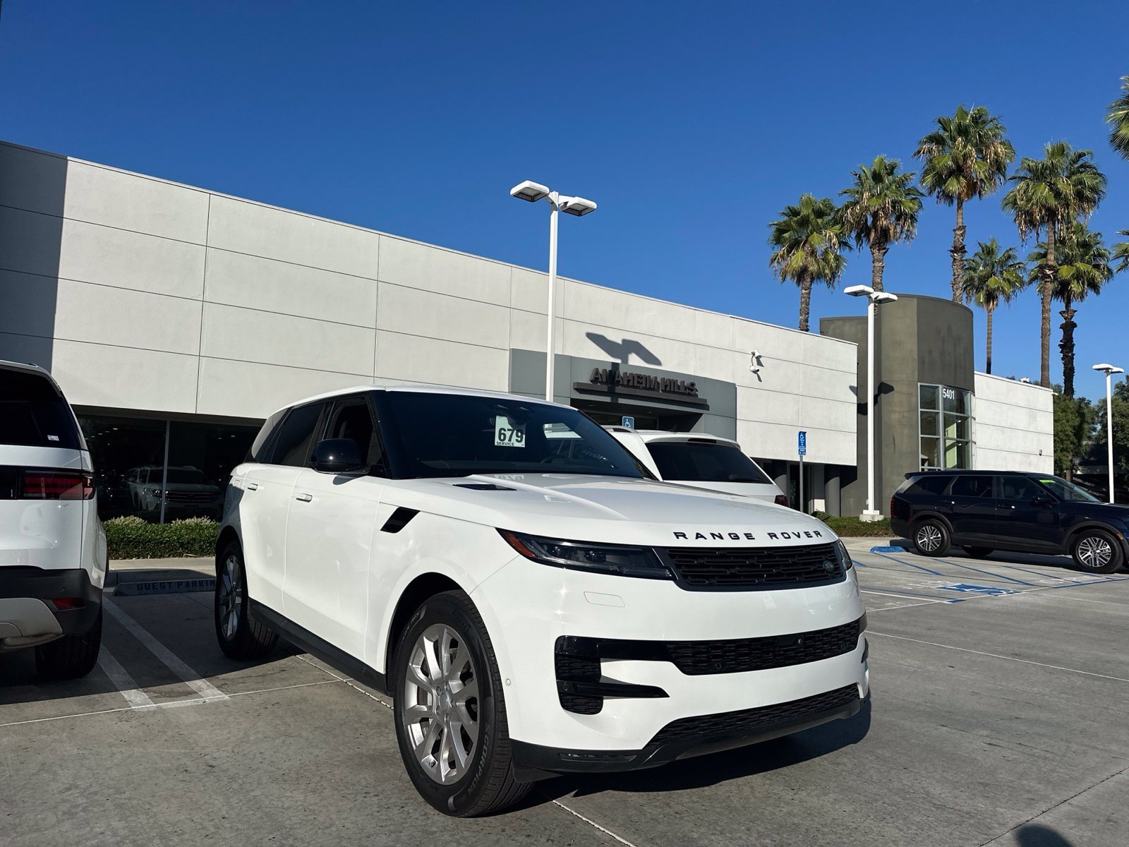 Used 2025 Fuji White Land Rover SE image 2