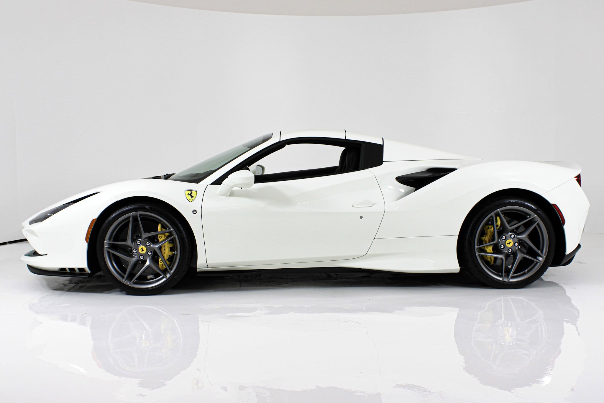 Used 2022 White Ferrari  image 6