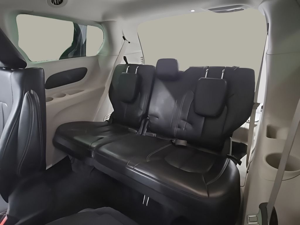 Used 2023 Black Chrysler Touring L image 17