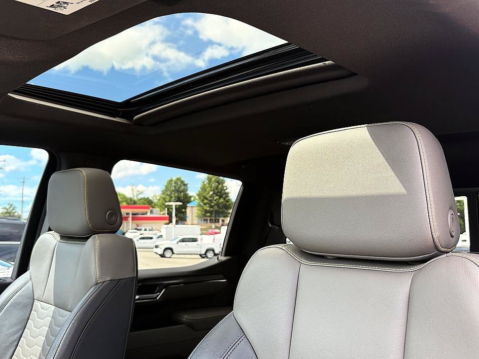 Used 2024 Summit White Chevrolet ZR2 image 18