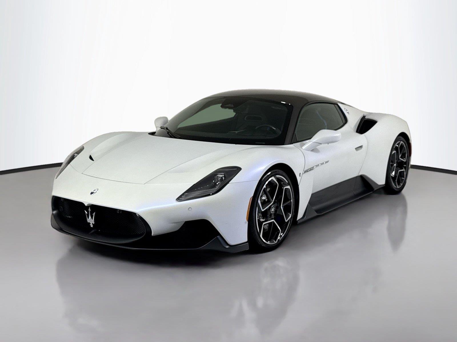 Used 2023 Bianco Solid Maserati  image 9