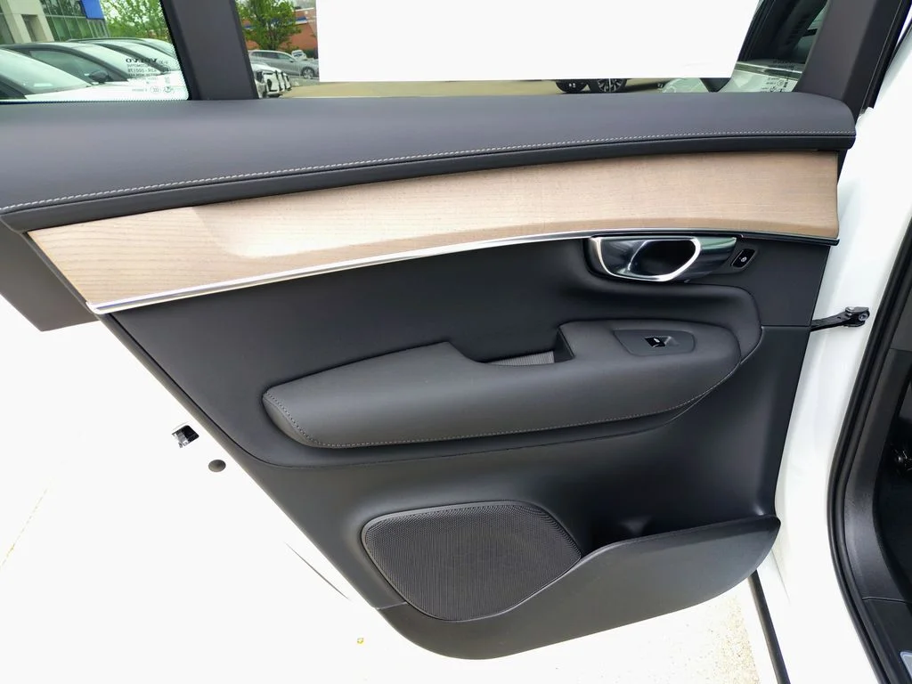 New 2026 Crystal White Volvo Plus image 18