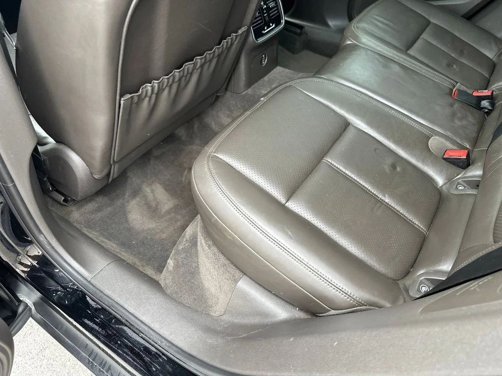 Used 2018  Porsche Base image 34