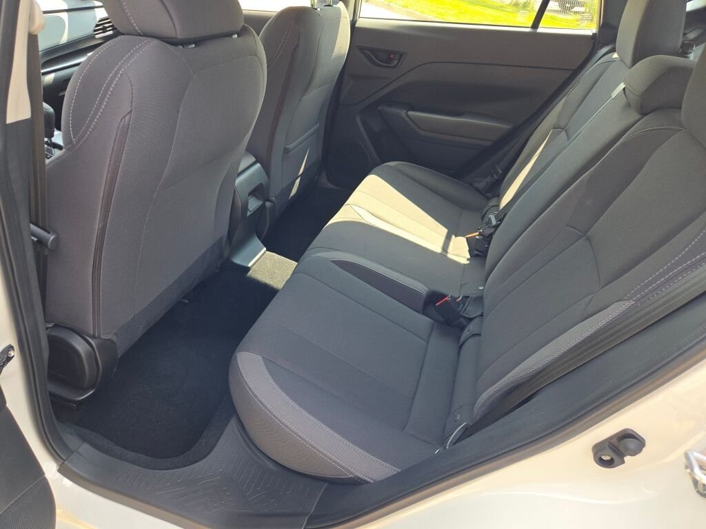 Used 2024 White Subaru Base image 18
